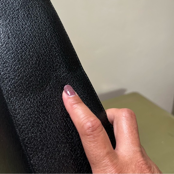 Gucci Large Leather Attache’ Laptop Tote Sleek Design w/ Metal Ring Handles. - Picture 9 of 15